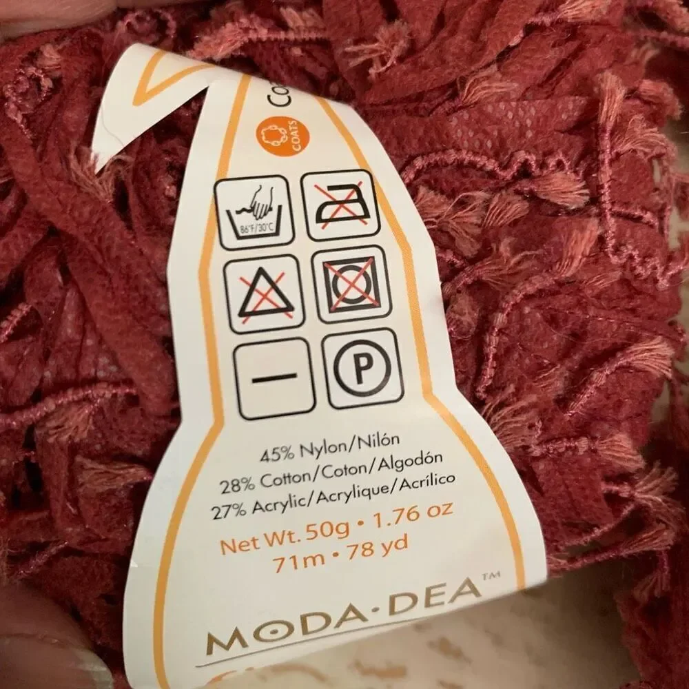Moda dea curiosa yarn in black cherry 4 skeins